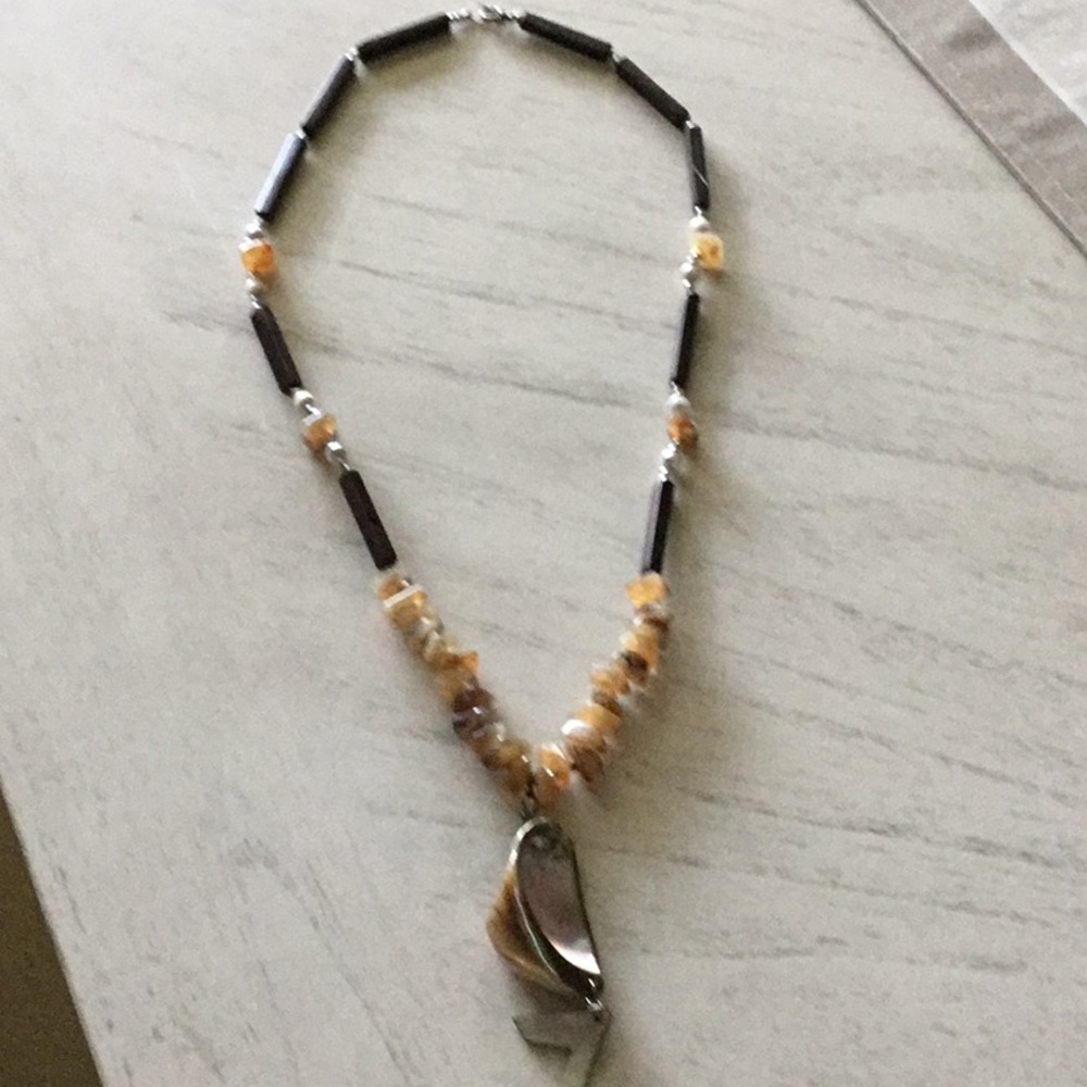 Shell necklace. - Picture 2 of 5